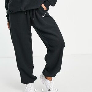 Nike Essentials Plush high-waisted cuffed fleece sweatpants in black
